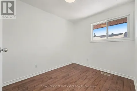 1584 Feather Lane Ottawa ON K1T 1V4