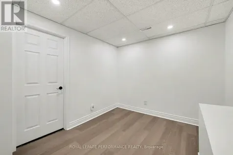 1584 Feather Lane Ottawa ON K1T 1V4