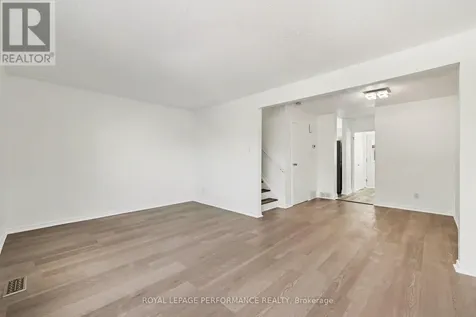1584 Feather Lane Ottawa ON K1T 1V4