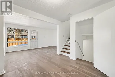 1584 Feather Lane Ottawa ON K1T 1V4