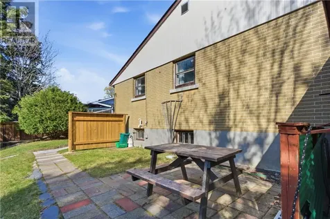 1587 Crestmoor Road Greater Sudbury ON P3A 4M3
