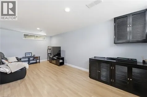 2122 Bridge Road Oakville ON L6L 2G1