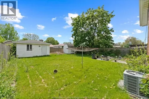 10575 Mulberry Drive Windsor ON N8R 1H7