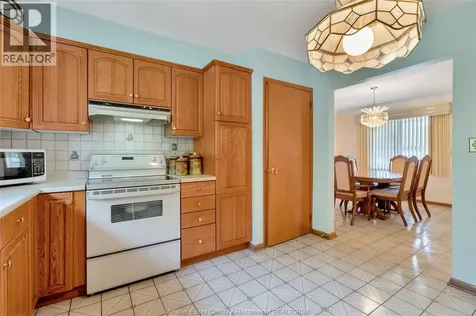 1830 Randolph Avenue Windsor ON N9B 2W3