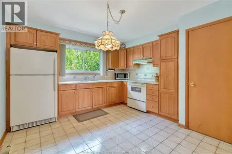 1830 Randolph Avenue Windsor ON N9B 2W3