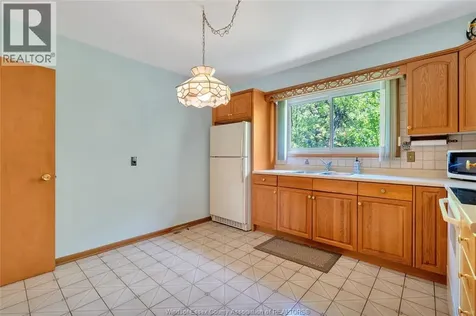 1830 Randolph Avenue Windsor ON N9B 2W3