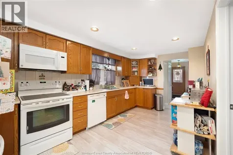 704 Bensette Windsor ON N8X 2Z1