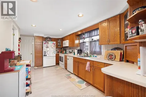 704 Bensette Windsor ON N8X 2Z1
