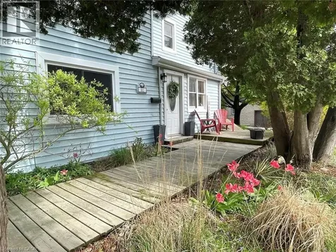 1 John Avenue Paris ON N3L 2S8
