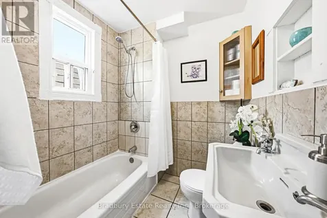 43 Harvey Street Hamilton (gibson) ON L8L 2L9