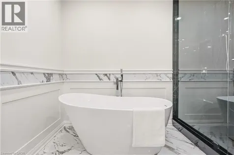 14 Harbour Drive Stoney Creek ON L8E 4Z5