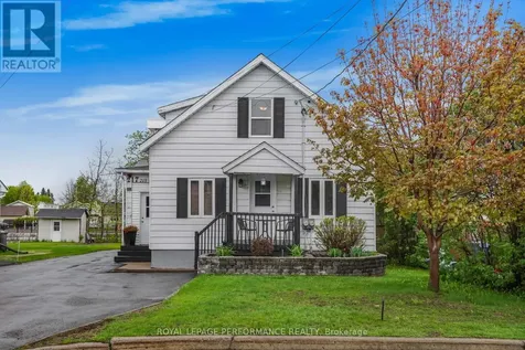 215-217 Nelson Street East Hawkesbury ON K6A 1L6