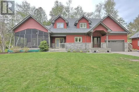 6436 Robert Avenue Lambton Shores ON N0N 1J2