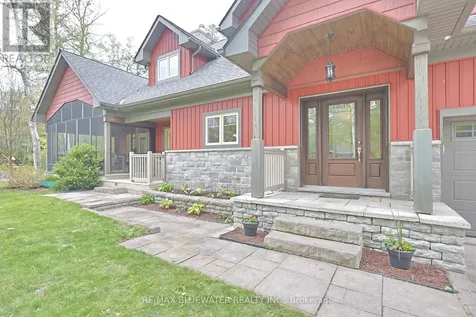6436 Robert Avenue Lambton Shores ON N0N 1J2