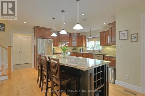 6436 Robert Avenue Lambton Shores ON N0N 1J2