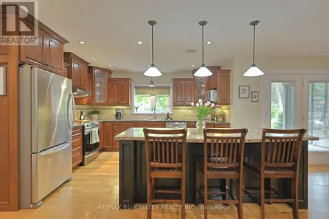 6436 Robert Avenue Lambton Shores ON N0N 1J2