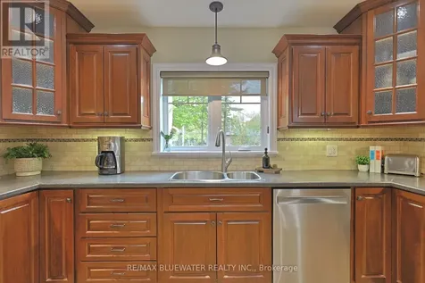 6436 Robert Avenue Lambton Shores ON N0N 1J2