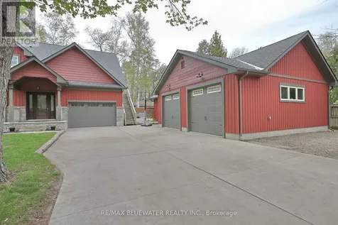 6436 Robert Avenue Lambton Shores ON N0N 1J2