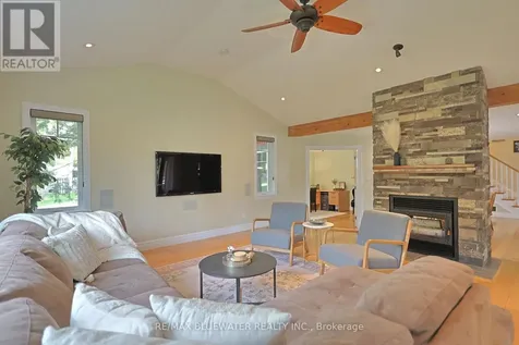 6436 Robert Avenue Lambton Shores ON N0N 1J2