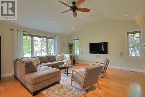 6436 Robert Avenue Lambton Shores ON N0N 1J2