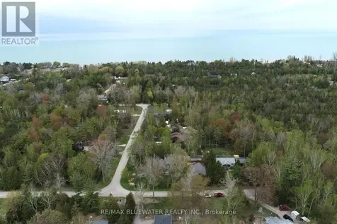 6436 Robert Avenue Lambton Shores ON N0N 1J2