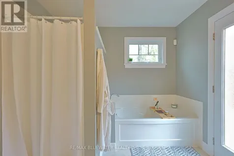 6436 Robert Avenue Lambton Shores ON N0N 1J2