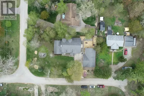 6436 Robert Avenue Lambton Shores ON N0N 1J2