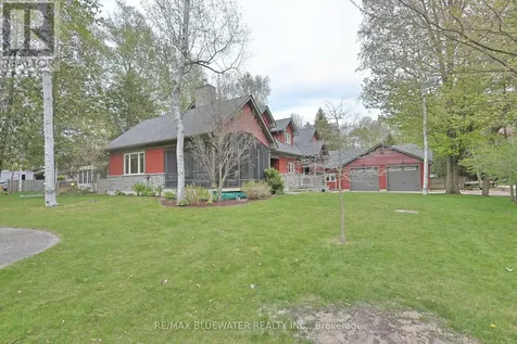 6436 Robert Avenue Lambton Shores ON N0N 1J2