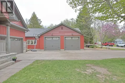 6436 Robert Avenue Lambton Shores ON N0N 1J2