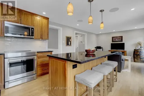 1899 Rosewind Court Ottawa ON K1C 7E3