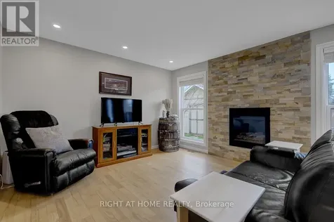 1899 Rosewind Court Ottawa ON K1C 7E3