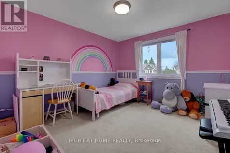 1899 Rosewind Court Ottawa ON K1C 7E3