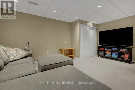 1899 Rosewind Court Ottawa ON K1C 7E3