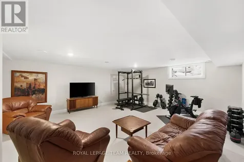 649 Churchill Avenue North Ottawa ON K1Z 5G2