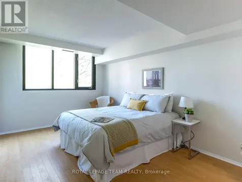 200 Bay Street Ottawa ON K1R 7W8
