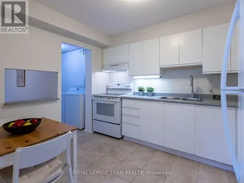 200 Bay Street Ottawa ON K1R 7W8