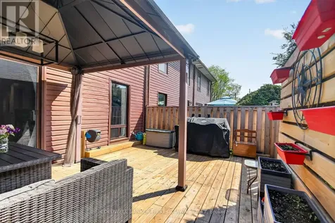 8 Arnold Drive Ottawa ON K2H 6V9