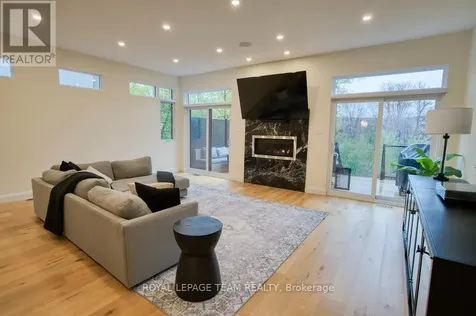 49 Aylen Avenue Ottawa ON K2A 3P7
