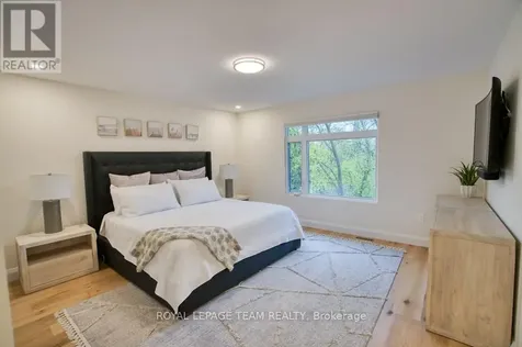 49 Aylen Avenue Ottawa ON K2A 3P7