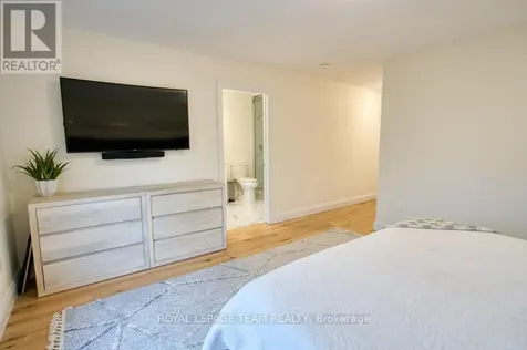 49 Aylen Avenue Ottawa ON K2A 3P7