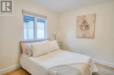 49 Aylen Avenue Ottawa ON K2A 3P7