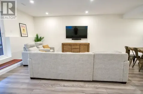 49 Aylen Avenue Ottawa ON K2A 3P7
