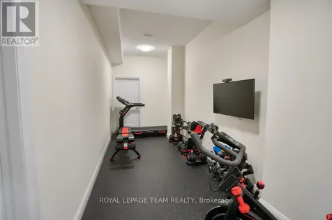 49 Aylen Avenue Ottawa ON K2A 3P7