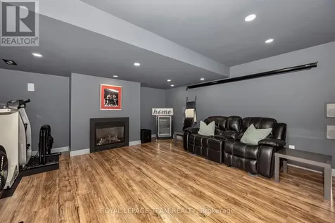 49 Chantilly Gate Ottawa ON K2S 2B1
