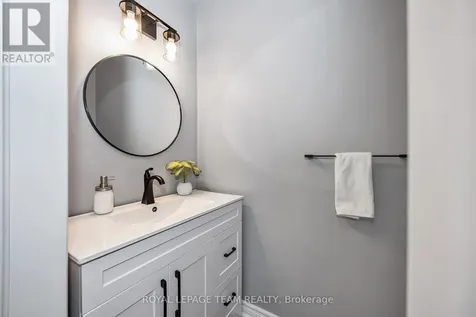 49 Chantilly Gate Ottawa ON K2S 2B1