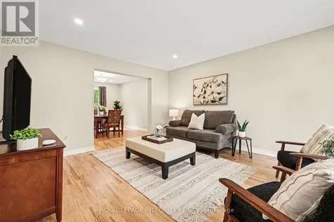 4 Pinecone Trail Ottawa ON K2S 1E1