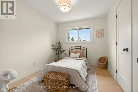 24 Roundhay Drive Ottawa ON K2G 1B5