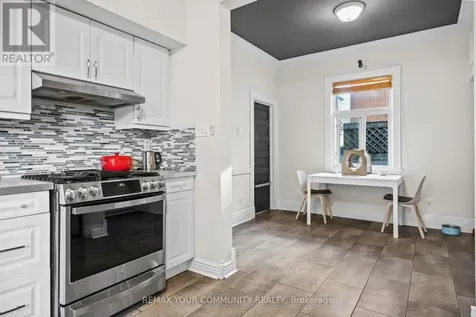 20 Victoria Street St. Thomas ON N5R 2E5
