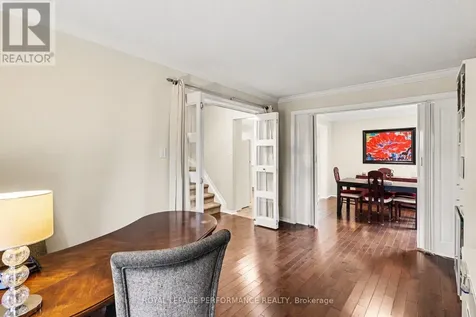 897 Paradise Crescent Ottawa ON K4A 3S5
