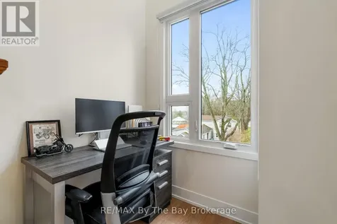 8 Bru Lor Lane Orillia ON L3V 8P4